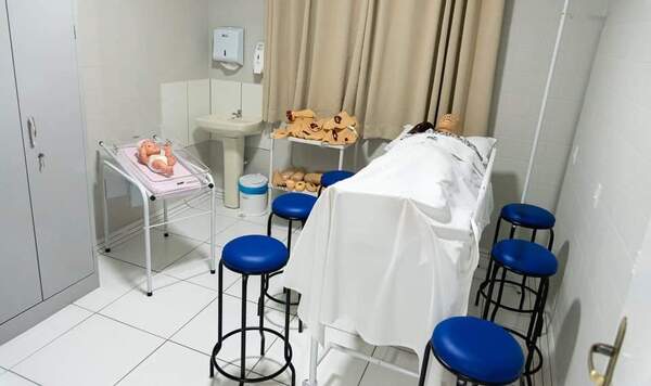 O curso prevê 1.200 horas-aulas teóricas e outras 600 prática, em estágio, no Cemil, sob supervisão de professores e da equipe profissional